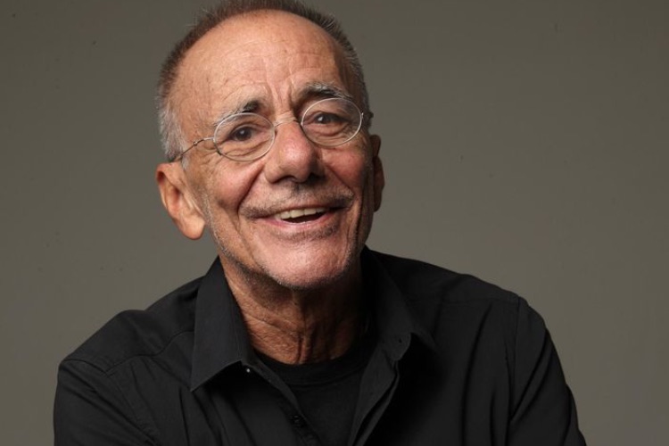 Roberto Vecchioni Dai Palcoscenici Al Tumore Sono Stato Operato Il Democratico Giornale Di Libera Informazione