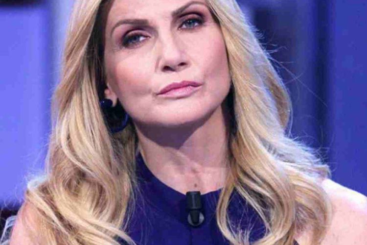 Tumore Tre Sillabe Lorella Cuccarini Racconta Il Dramma Del Brutto Male Ha Rischiato Di Morire Il Democratico Giornale Di Libera Informazione