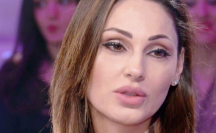 Anna Tatangelo confessa sofferenza