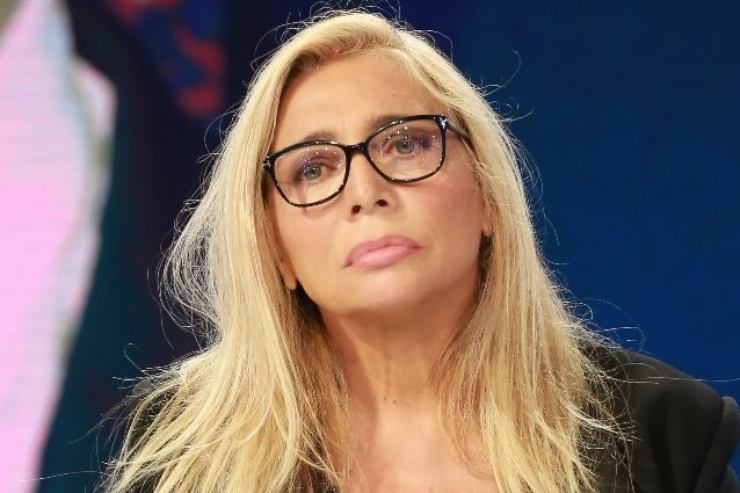 Mara Venier gesto contro Fialdini