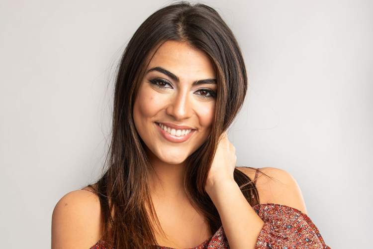 giulia sorride