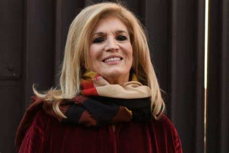 iva sorride