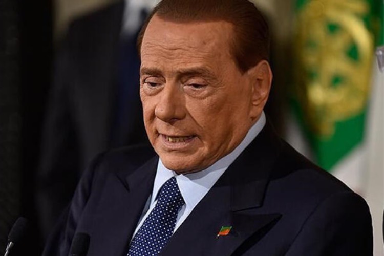 Silvio Berlusconi lo caccia
