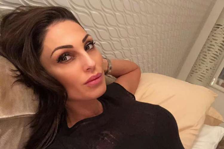 anna bella