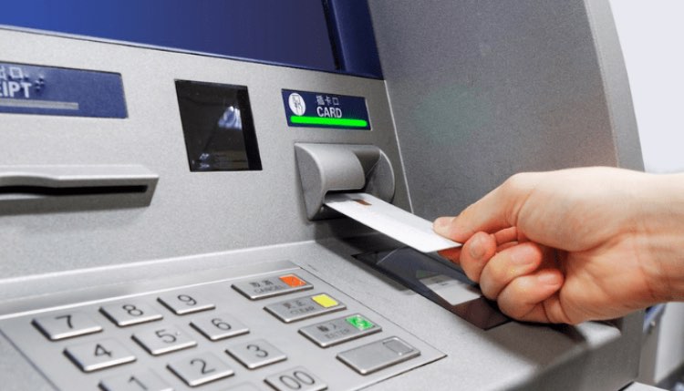 Banche nel terremoto: file interminabili ai bancomat | Il rischio che nessuno ci dice Banche nel terremoto: file interminabili ai bancomat | Il rischio che nessuno ci dice