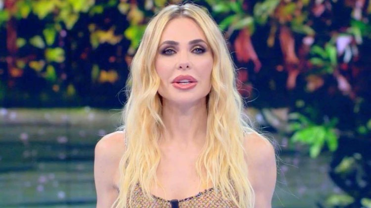 Ilary Blasi, il colpo di scena sulla crisi con Totti: “Ecco come stanno le cose” Ilary Blasi, il colpo di scena sulla crisi con Totti: “Ecco come stanno le cose”