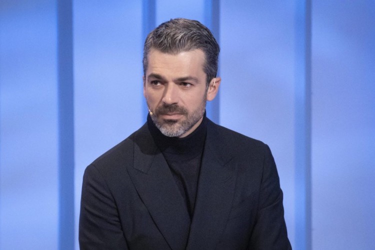 Luca Argentero, vicino alla fine: fan distrutti dalle sue dichiarazioni Luca Argentero, vicino alla fine: fan distrutti dalle sue dichiarazioni