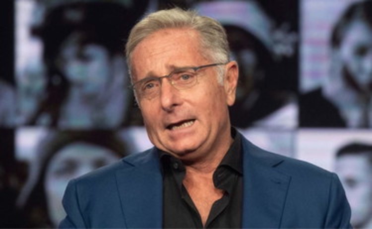 Paolo Bonolis, il dramma dietro al suo sorriso: “se non la operiamo muore” Paolo Bonolis, il dramma dietro al suo sorriso: “se non la operiamo muore”