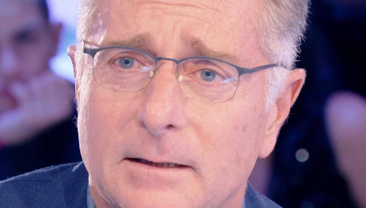 Paolo Bonolis, ricordate l’allontanamento dal funerale di Gigi Proietti? Dopo mesi esce la verità Paolo Bonolis, ricordate l’allontanamento dal funerale di Gigi Proietti? Dopo mesi esce la verità
