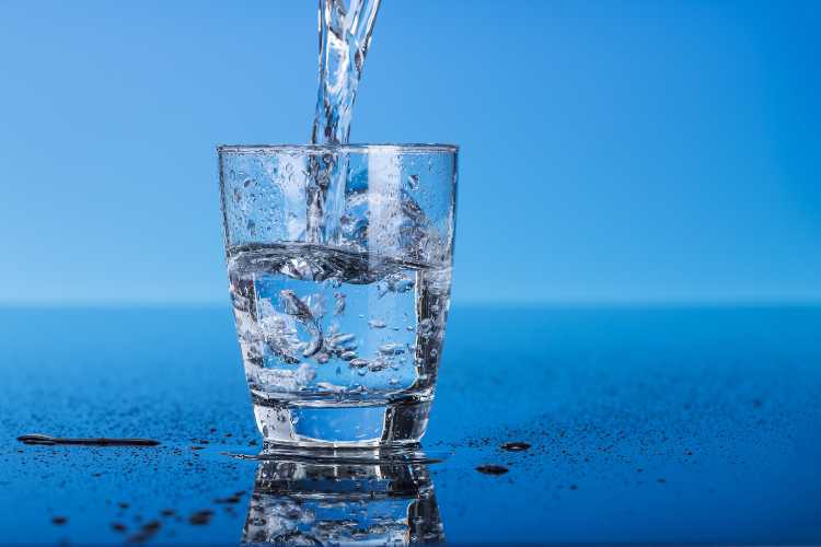 acqua bicchiere
