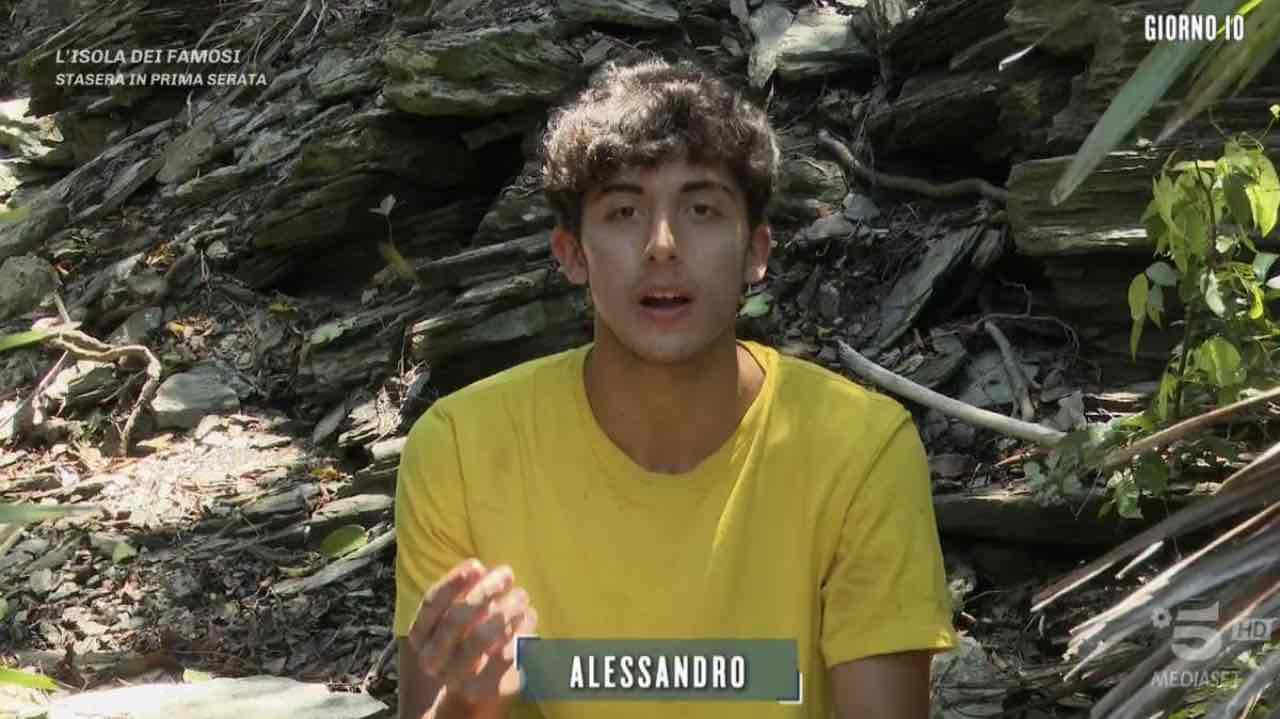 “Isola dei famosi”, la verità dietro l’addio di Alessandro Iannoni: Ecco cos’è successo “Isola dei famosi”, la verità dietro l’addio di Alessandro Iannoni: Ecco cos’è successo