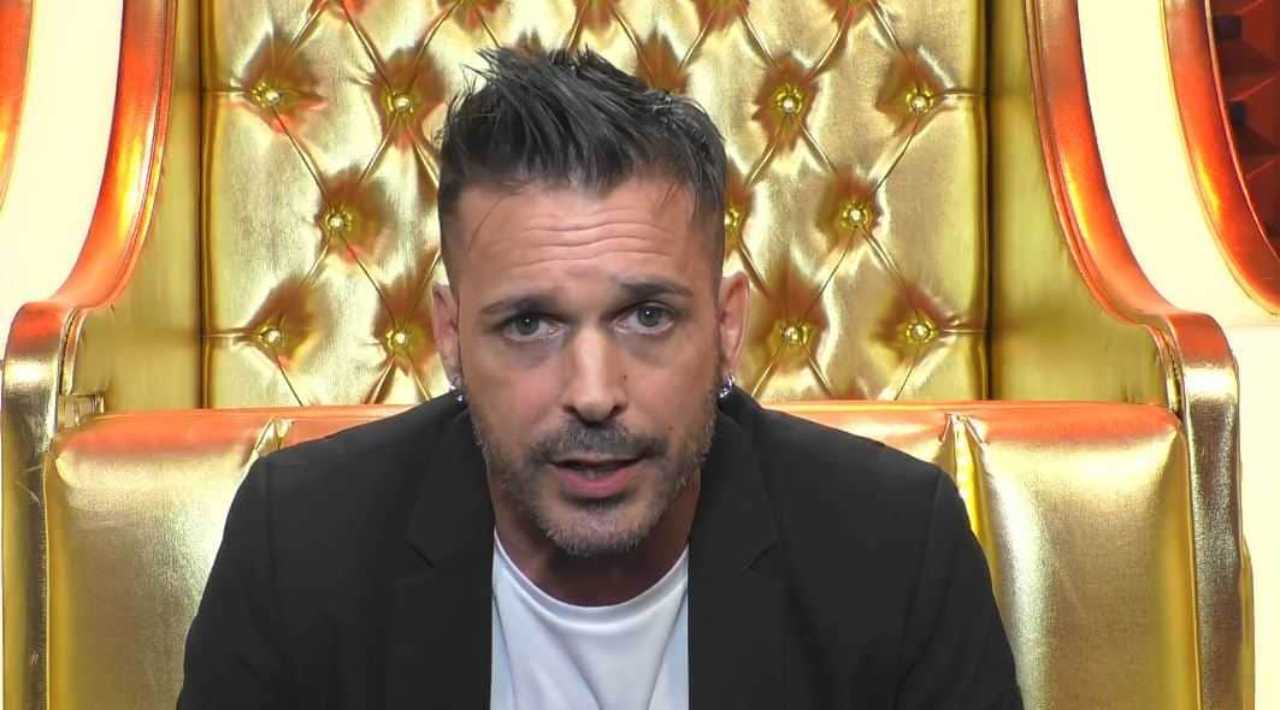 Enrico Silvestrin, ha dovuto cambiare tutto: da conduttore amato alla setta che l’ha distrutto | Ecco come sta Enrico Silvestrin, ha dovuto cambiare tutto: da conduttore amato alla setta che l’ha distrutto | Ecco come sta