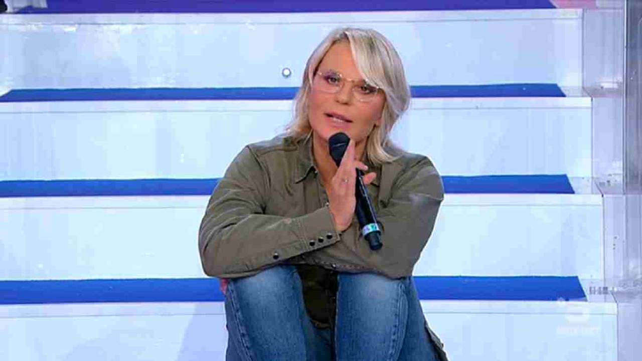 ‘Uomini e donne’, scoppia in lacrime: succede tutto in diretta, l’accusa è gravissima ‘Uomini e donne’, scoppia in lacrime: succede tutto in diretta, l’accusa è gravissima