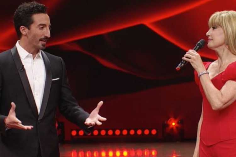 Rai, se n’è andata in queste ore: il lutto viene svelato in diretta Rai, se n’è andata in queste ore: il lutto viene svelato in diretta