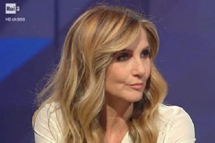 Lorella Cuccarini, dalla grande tv alla straziante malattia: il suo dramma Lorella Cuccarini, dalla grande tv alla straziante malattia: il suo dramma