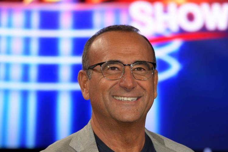 carlo sorride