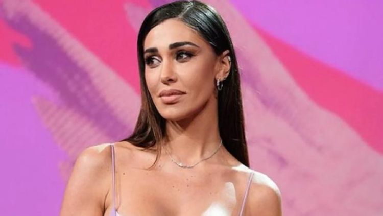 Belen Rodriguez, beccata nel momento peggiore | Cosi nessuno potrebbe riconoscerla Belen Rodriguez, beccata nel momento peggiore | Cosi nessuno potrebbe riconoscerla