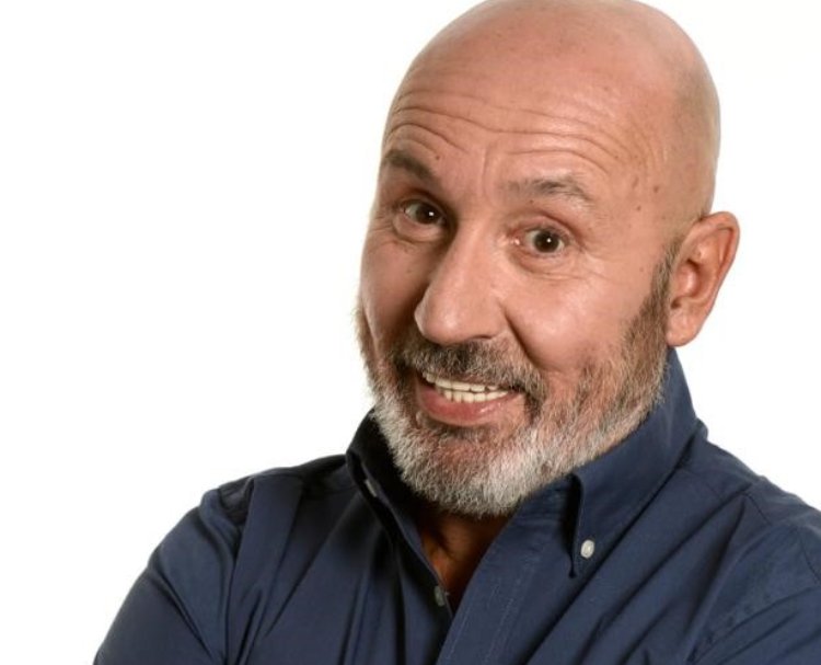 Maurizio Battista, star della comicità italiana: ha visto la morte con gli occhi | Il ricovero improvviso Maurizio Battista, star della comicità italiana: ha visto la morte con gli occhi | Il ricovero improvviso