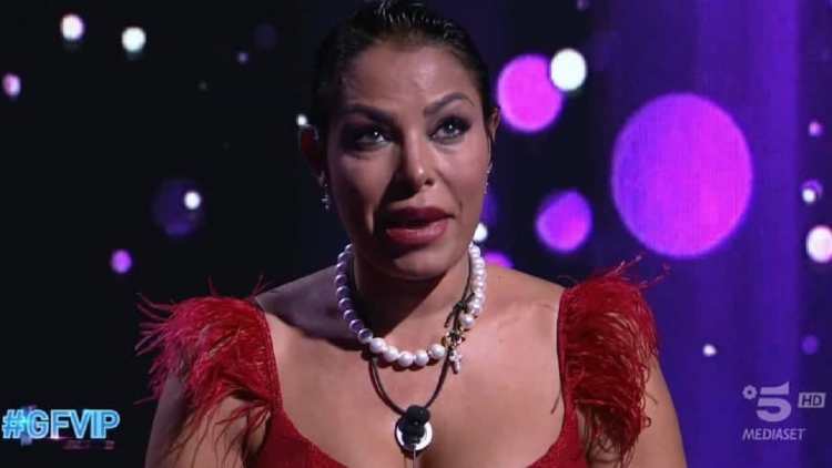 Carolina Marconi piange