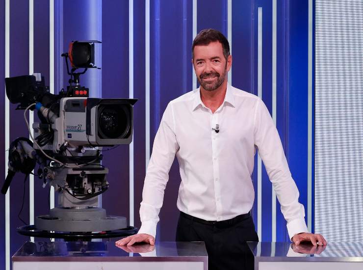 Aberto Matano dietro le telecamere ildemocratico.com 20221122