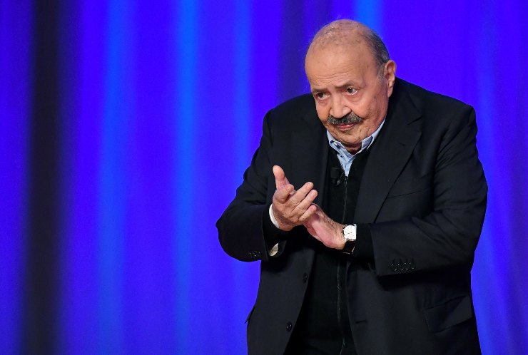 Maurizio Costanzo applaude