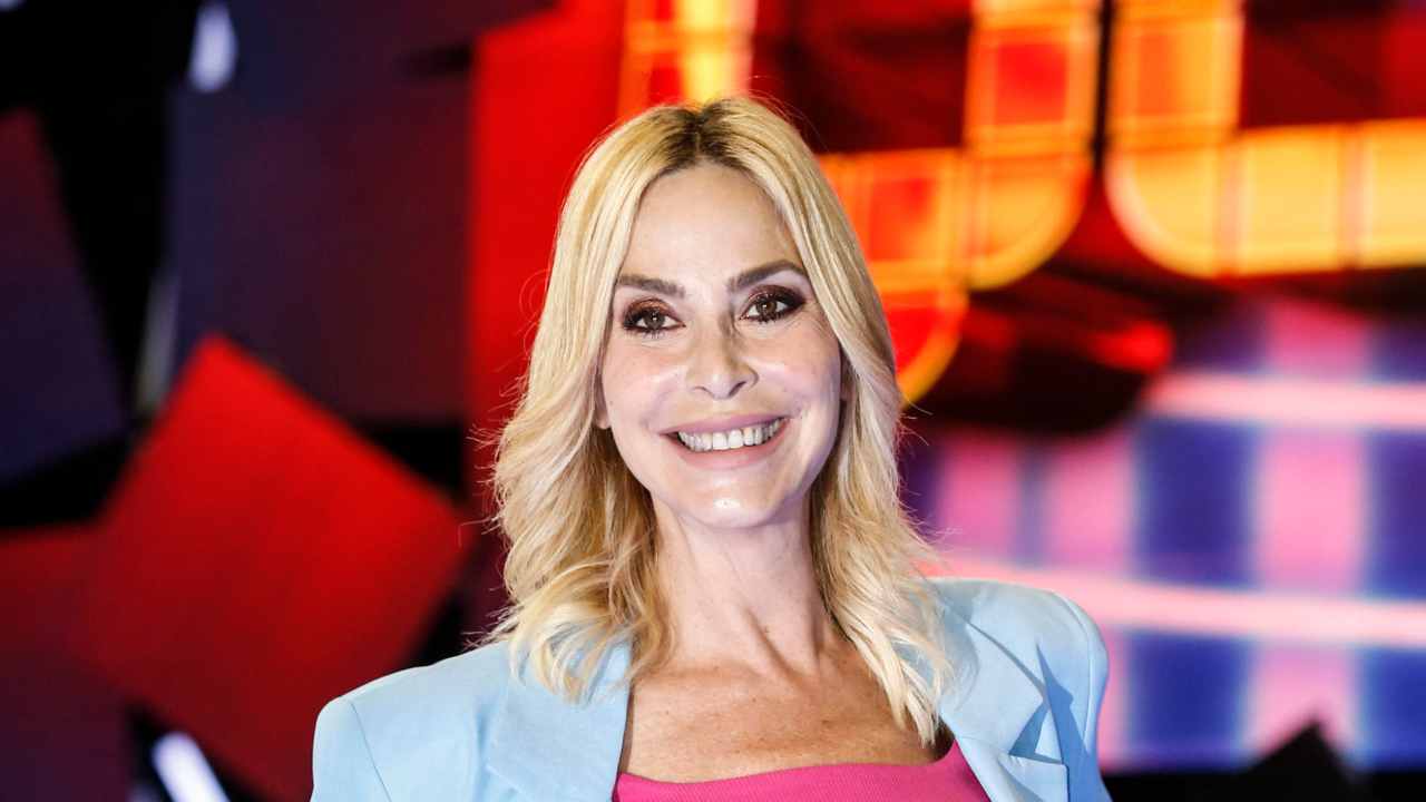 Stefania Orlando sorride