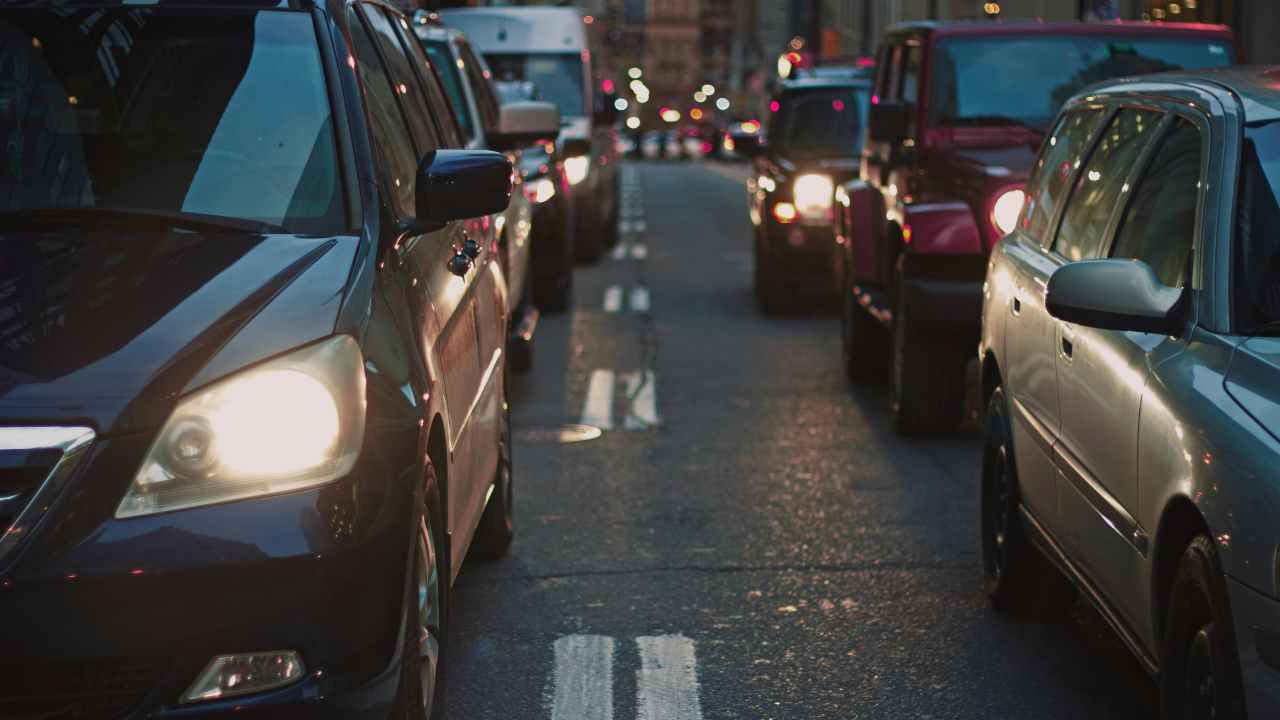 Truffa tra le auto a Torino
