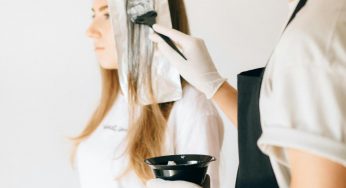 “Non TINGERTI più i capelli”: allarme medici, se lo fai rischi grosso I Vai fuori di testa se continui a farlo