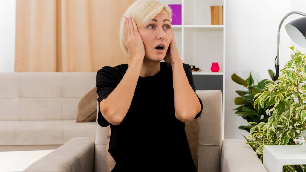 “Smettila di fare chiasso, ora chiamo…”: già, chi chiamare se il vicino è troppo molesto? Te lo dice l’avvocato: fai la chiamata giusta o ti ridono in faccia